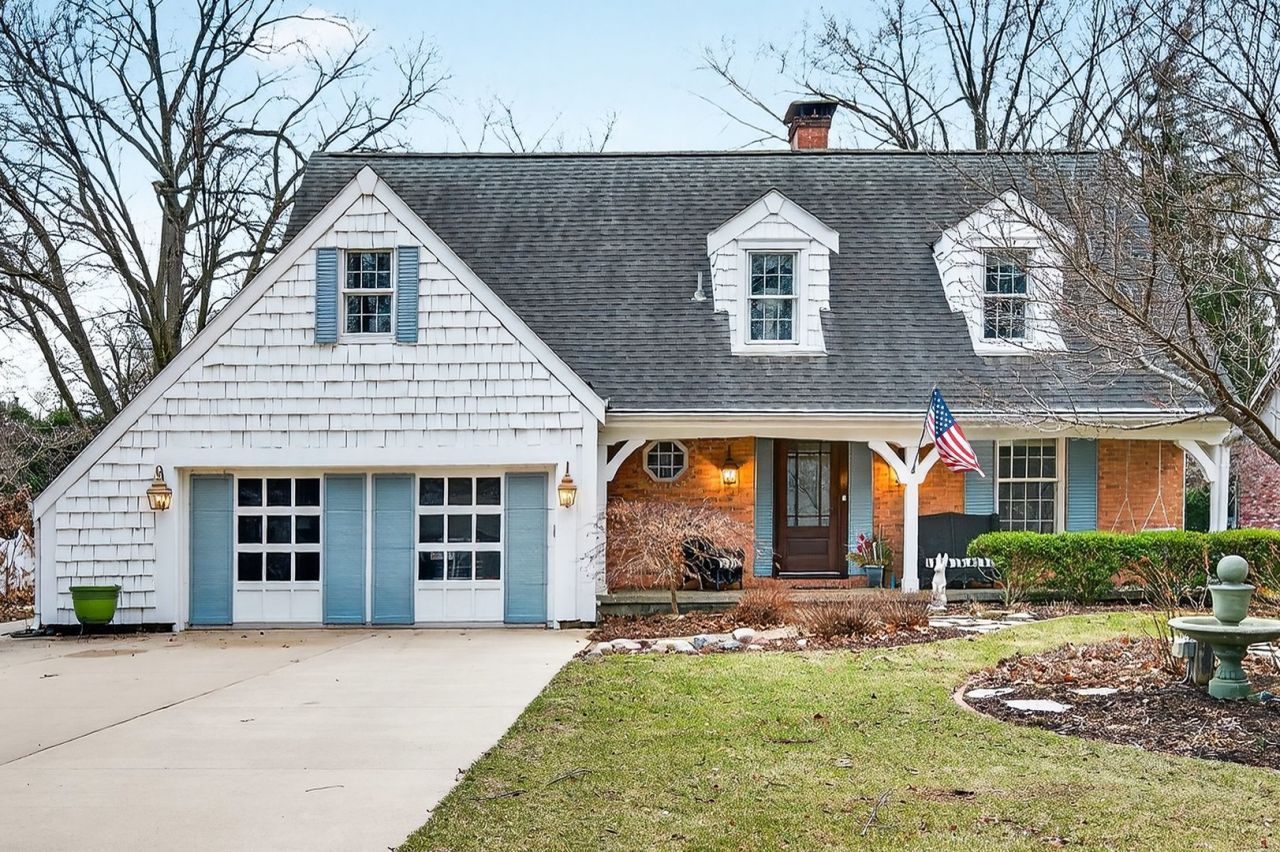 17 Sunset Road, Bloomington, IL 61701