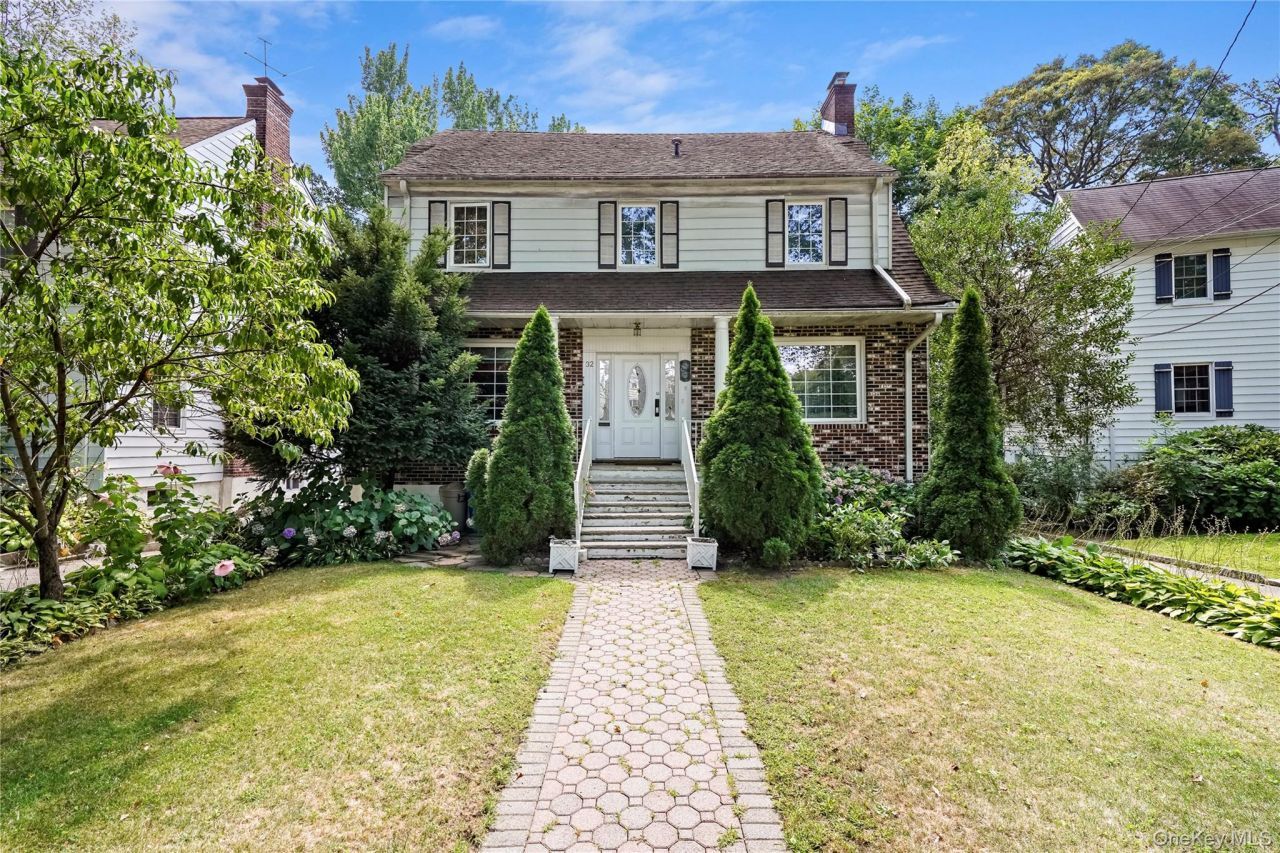 32 Parkway Circle, Mount Vernon, NY 10552 Main Photo