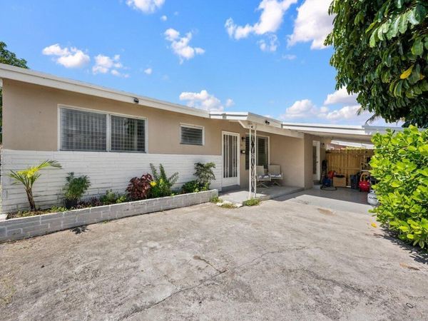 313 SW 7th Street, Hallandale Beach, FL 33009