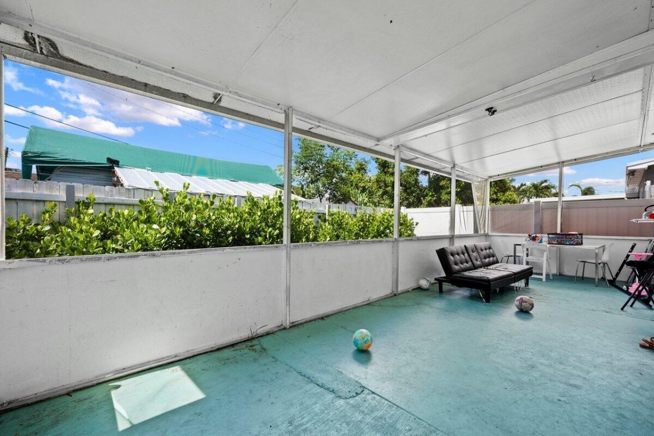 313 SW 7th Street, Hallandale Beach, FL 33009 Photo