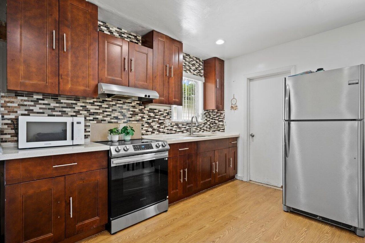 313 SW 7th Street, Hallandale Beach, FL 33009 Photo