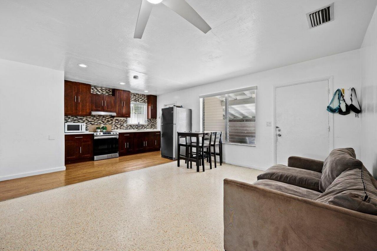 313 SW 7th Street, Hallandale Beach, FL 33009 Photo