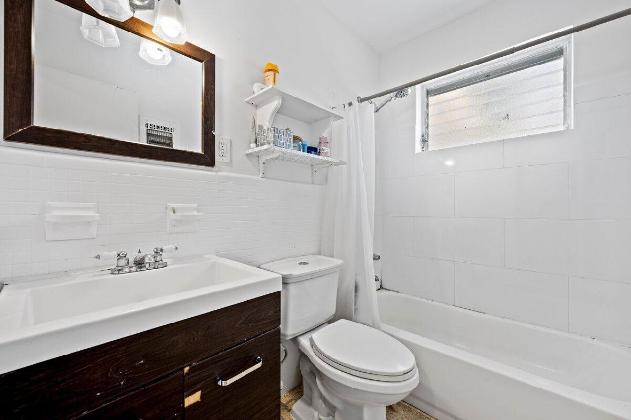 313 SW 7th Street, Hallandale Beach, FL 33009 Photo