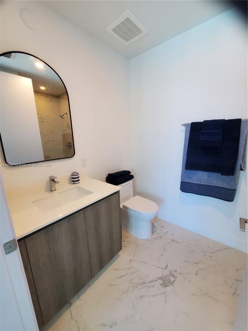 17550 Collins Ave, Unit 1403, Sunny Isles Beach, FL 33160 Photo