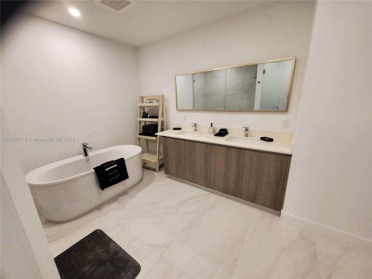 17550 Collins Ave, Unit 1403, Sunny Isles Beach, FL 33160 Photo