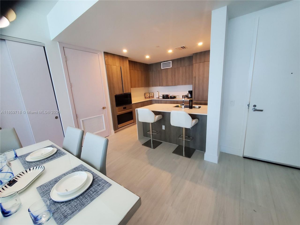 17550 Collins Ave, Unit 1403, Sunny Isles Beach, FL 33160 Photo