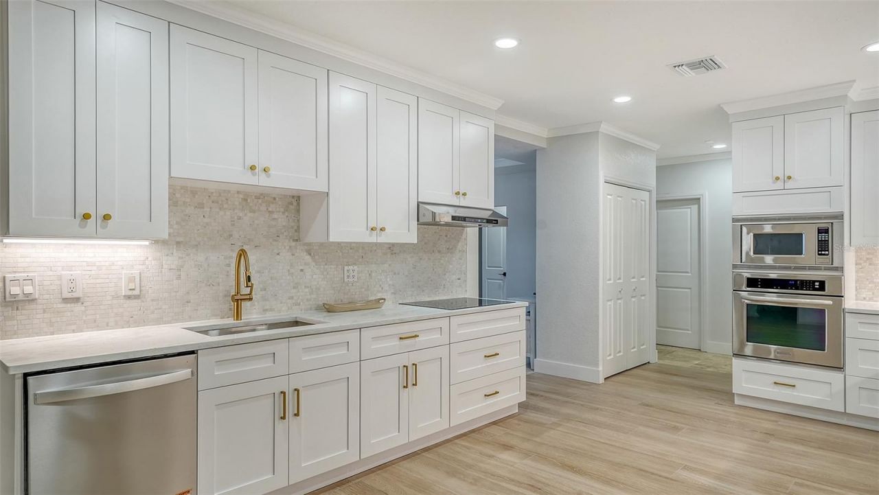 3639 Beneva Oaks Boulevard, Sarasota, FL 34238 Photo