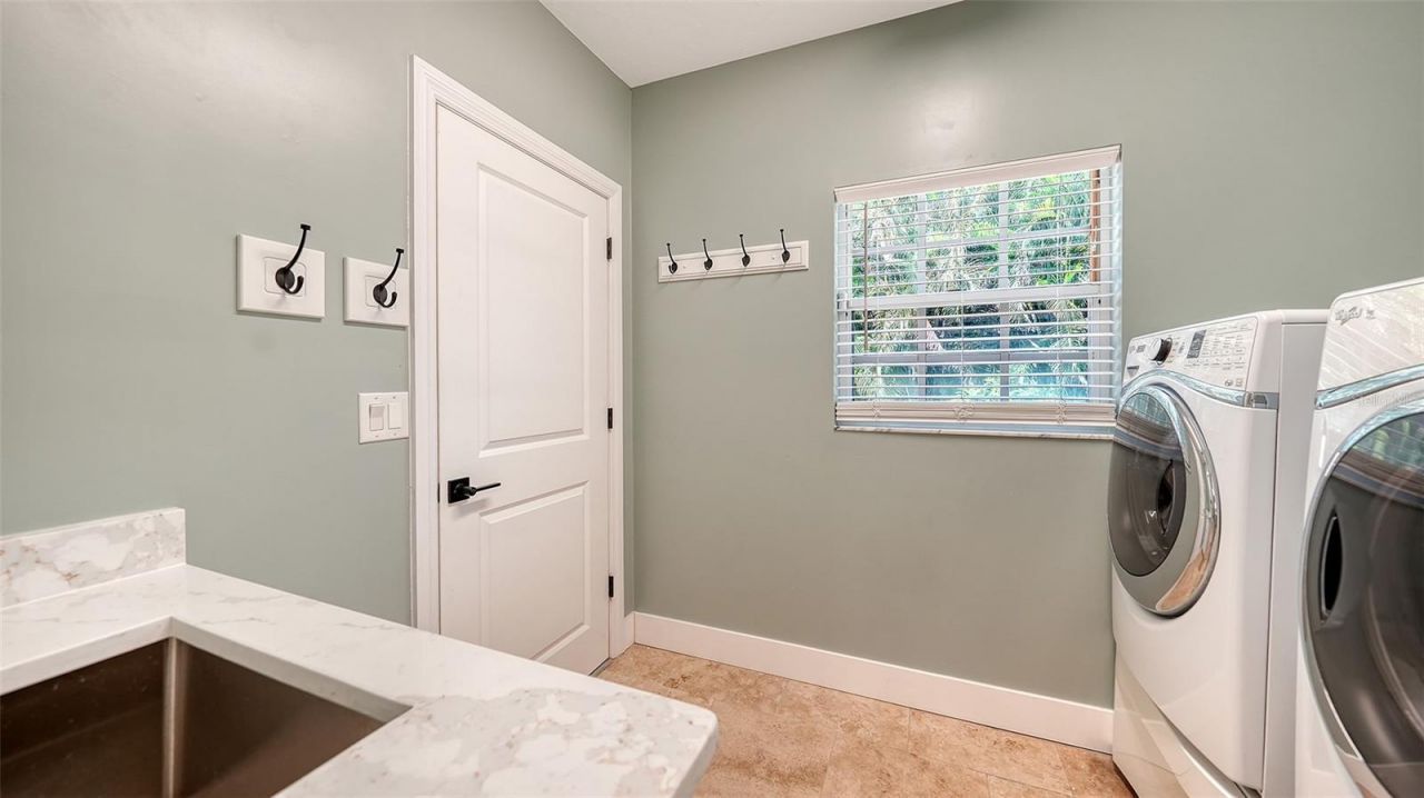 3639 Beneva Oaks Boulevard, Sarasota, FL 34238 Photo