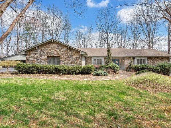 4921 Hunting Hills DR, Roanoke, VA 24018