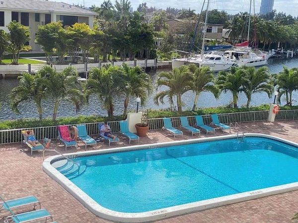 Hallandale Beach, FL 33009