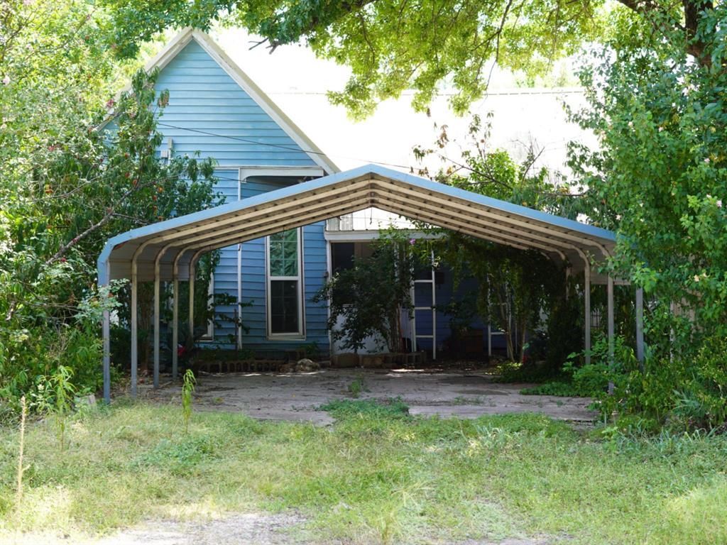 304 E Brazos Street, Groesbeck, TX 76642 Main Photo