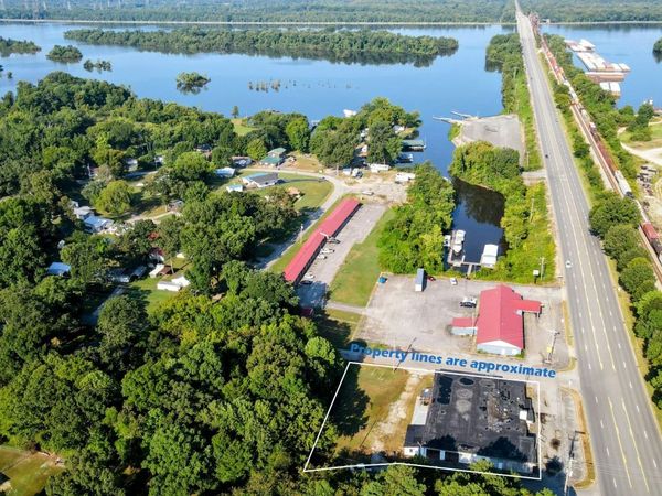 212 Broadway Ave, New Johnsonville, TN 37134