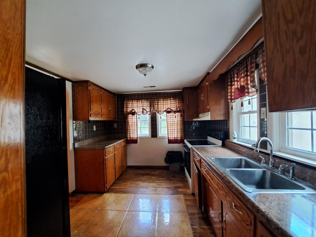 774 Hesseman Aveune Photo 5