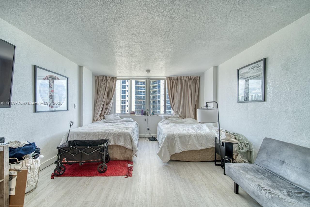 19201 Collins Ave, Unit 822, Sunny Isles Beach, FL 33160 Photo