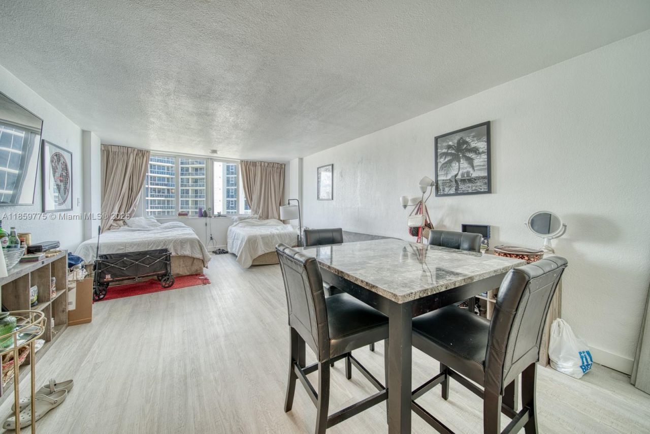 19201 Collins Ave, Unit 822, Sunny Isles Beach, FL 33160 Photo