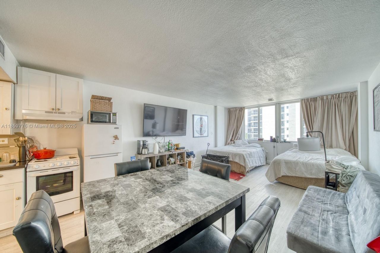 19201 Collins Ave, Unit 822, Sunny Isles Beach, FL 33160 Photo