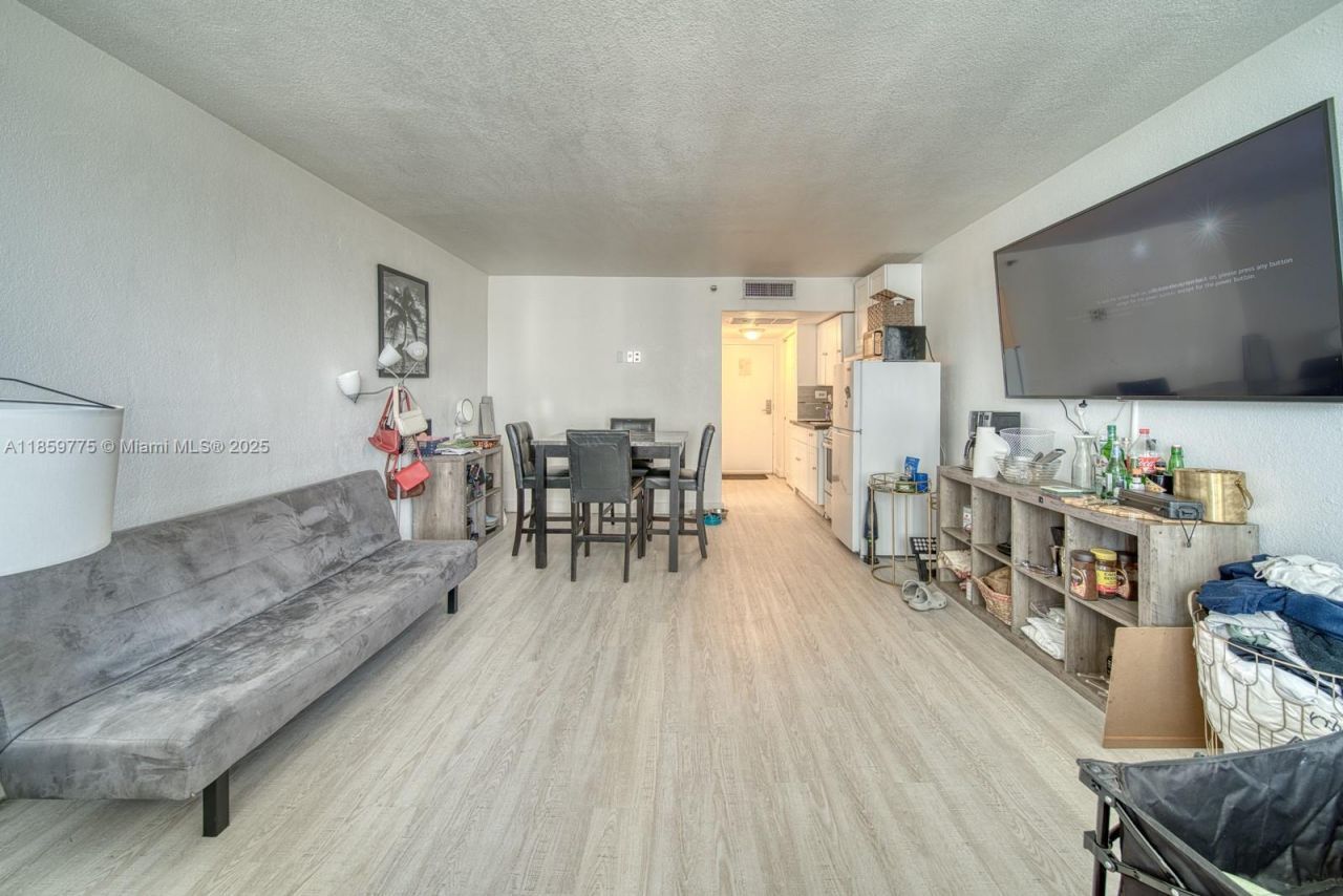 19201 Collins Ave, Unit 822, Sunny Isles Beach, FL 33160 Photo