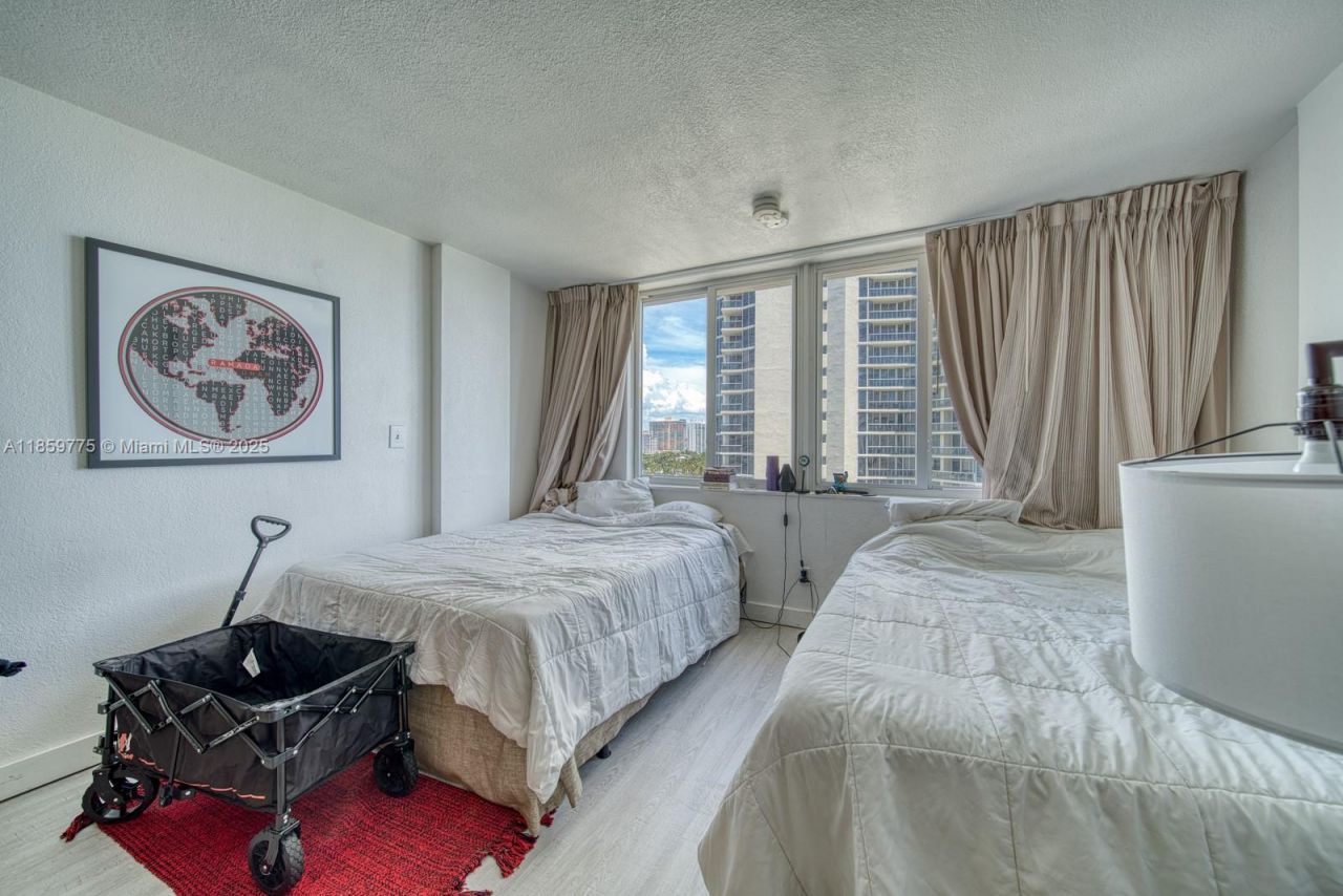 19201 Collins Ave, Unit 822, Sunny Isles Beach, FL 33160 Photo