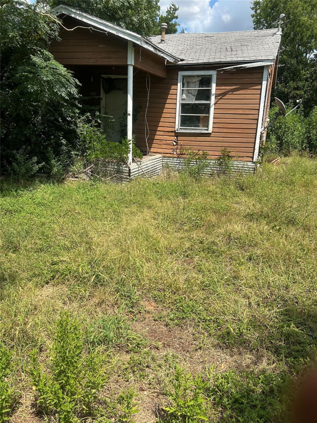 560 S Navarro St, Giddings, TX 78942 Main Photo
