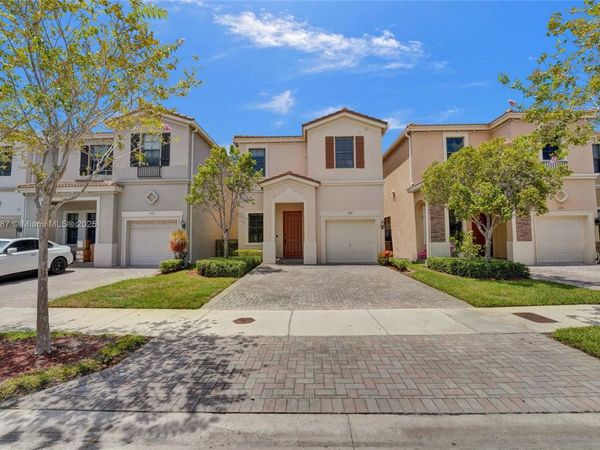 650 NE 191st Ter, Miami, FL 33179