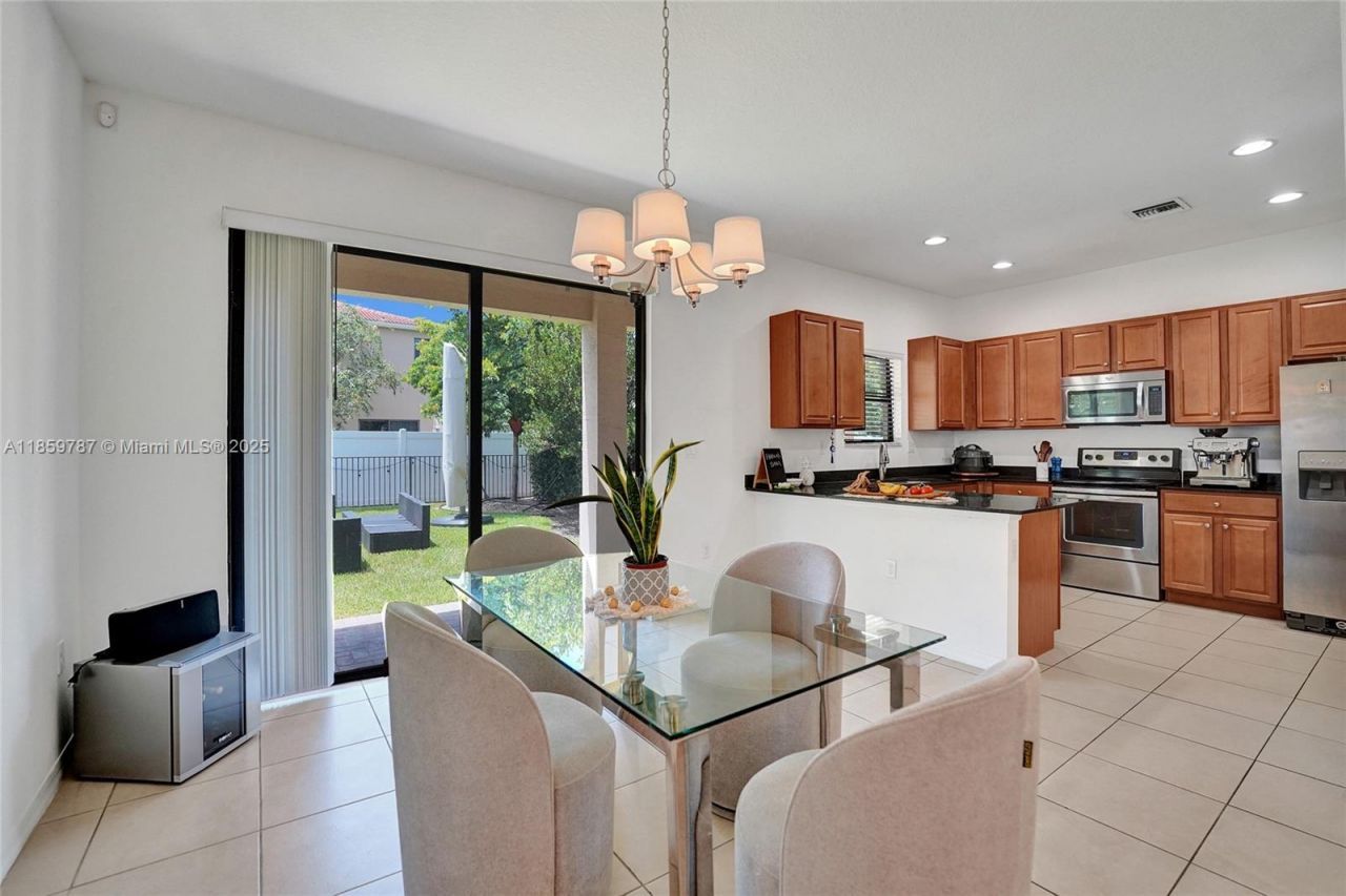 650 NE 191st Ter, Miami, FL 33179 Photo