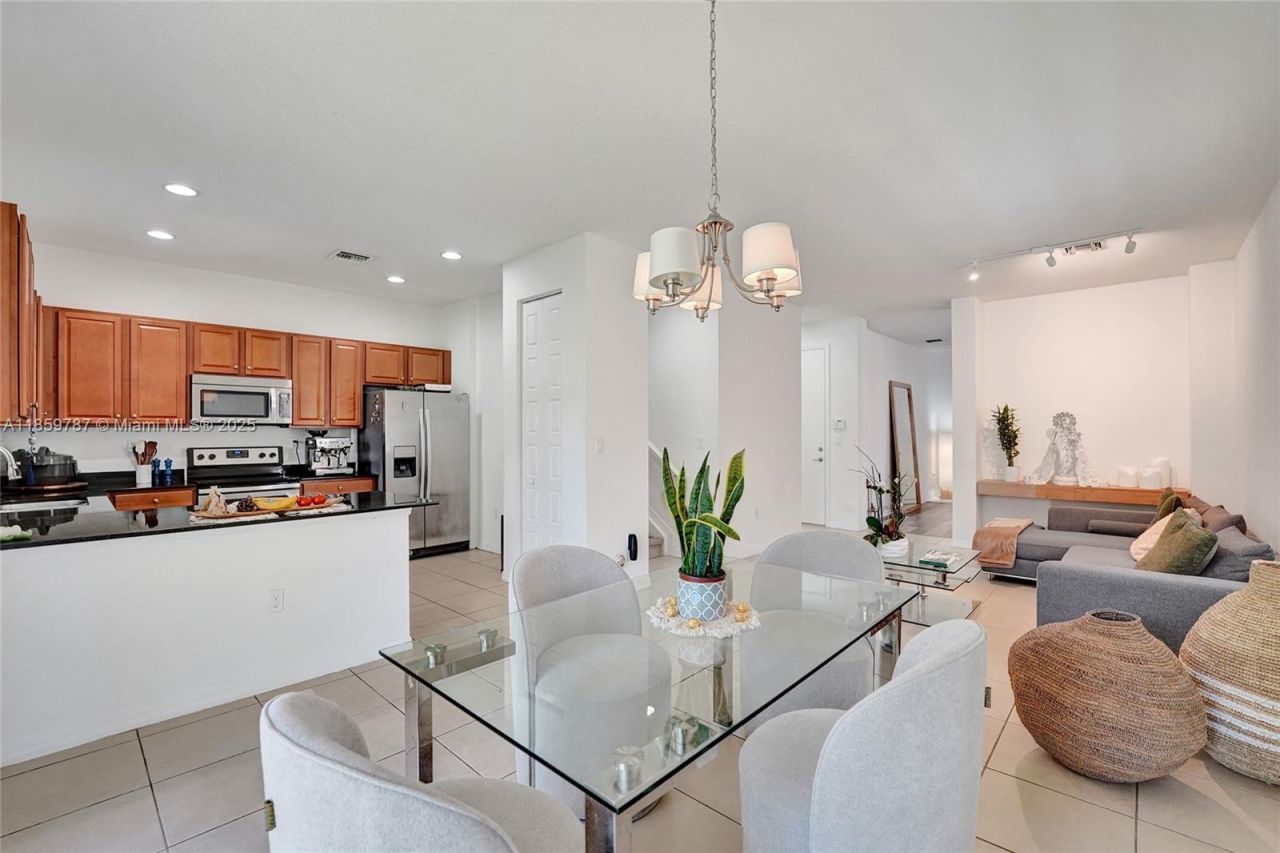 650 NE 191st Ter, Miami, FL 33179 Photo