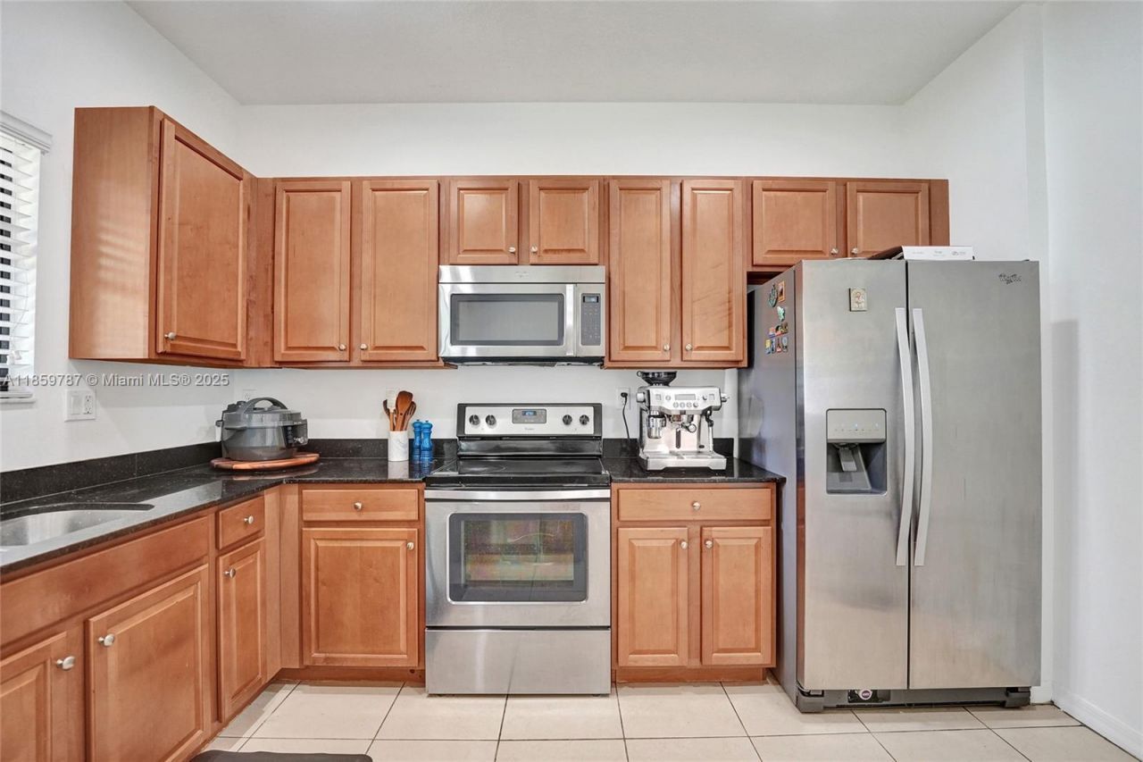 650 NE 191st Ter, Miami, FL 33179 Photo