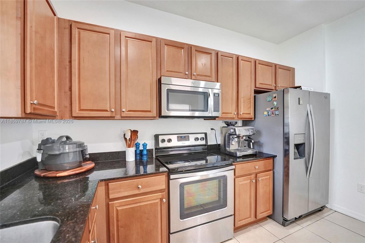 650 NE 191st Ter, Miami, FL 33179 Photo