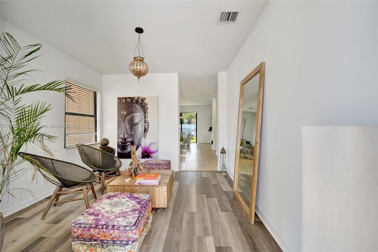 650 NE 191st Ter, Miami, FL 33179 Photo