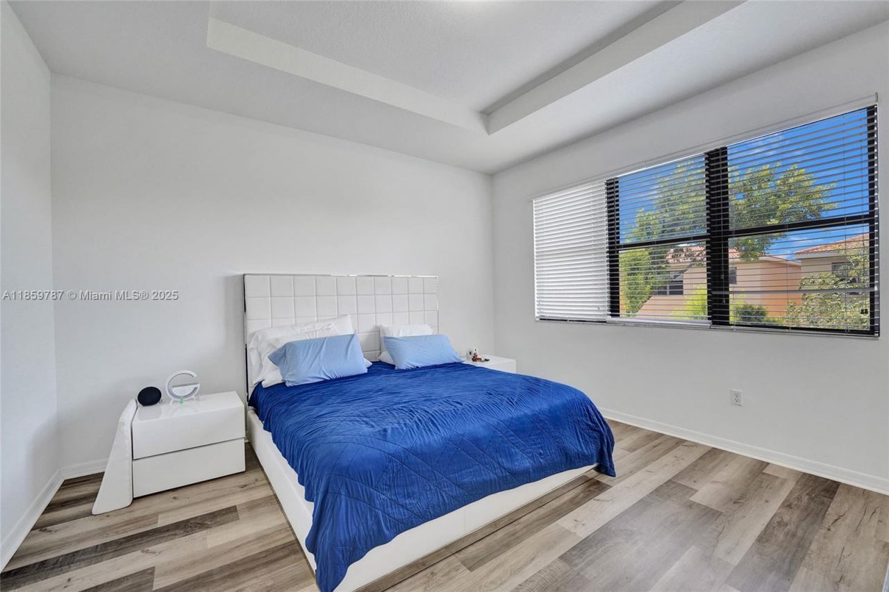 650 NE 191st Ter, Miami, FL 33179 Photo