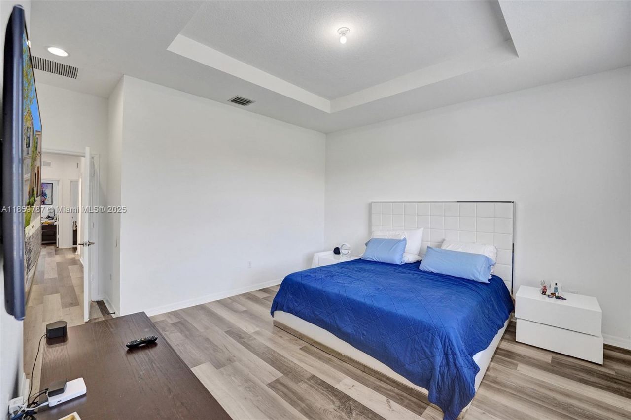 650 NE 191st Ter, Miami, FL 33179 Photo