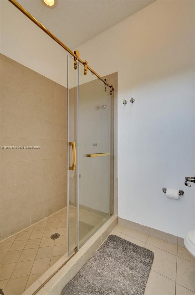 650 NE 191st Ter, Miami, FL 33179 Photo