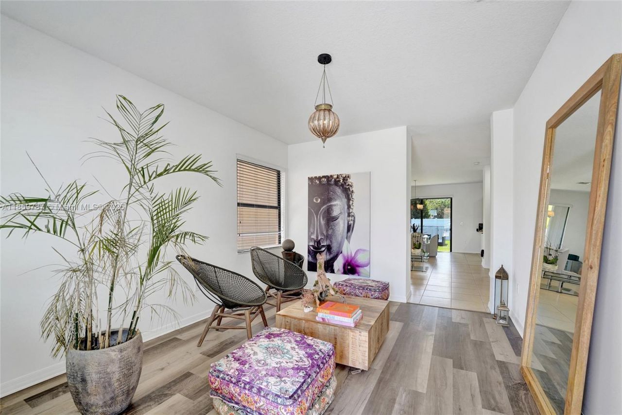 650 NE 191st Ter, Miami, FL 33179 Photo