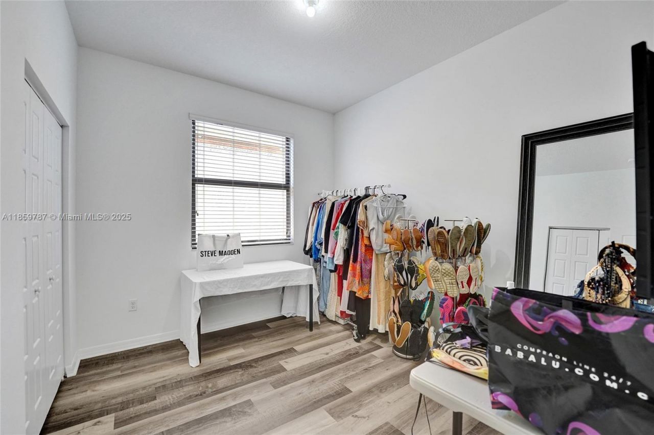 650 NE 191st Ter, Miami, FL 33179 Photo