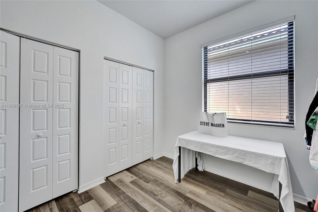 650 NE 191st Ter, Miami, FL 33179 Photo