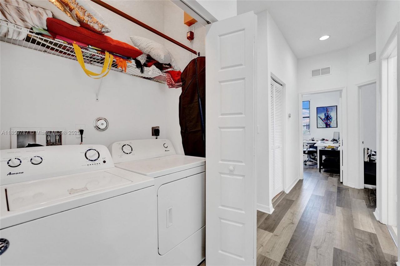 650 NE 191st Ter, Miami, FL 33179 Photo