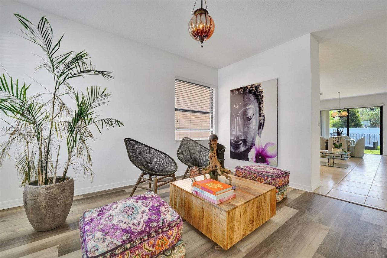 650 NE 191st Ter, Miami, FL 33179 Photo