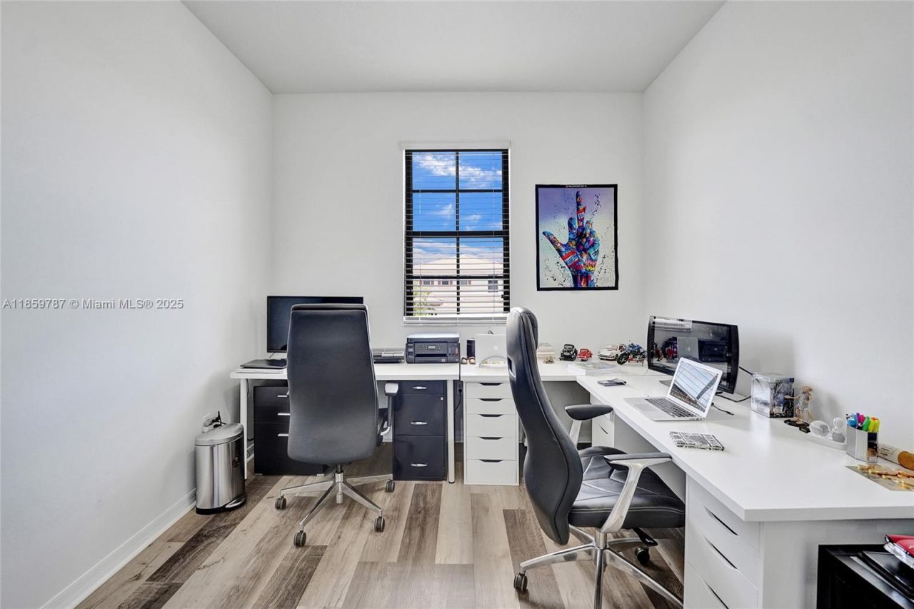 650 NE 191st Ter, Miami, FL 33179 Photo