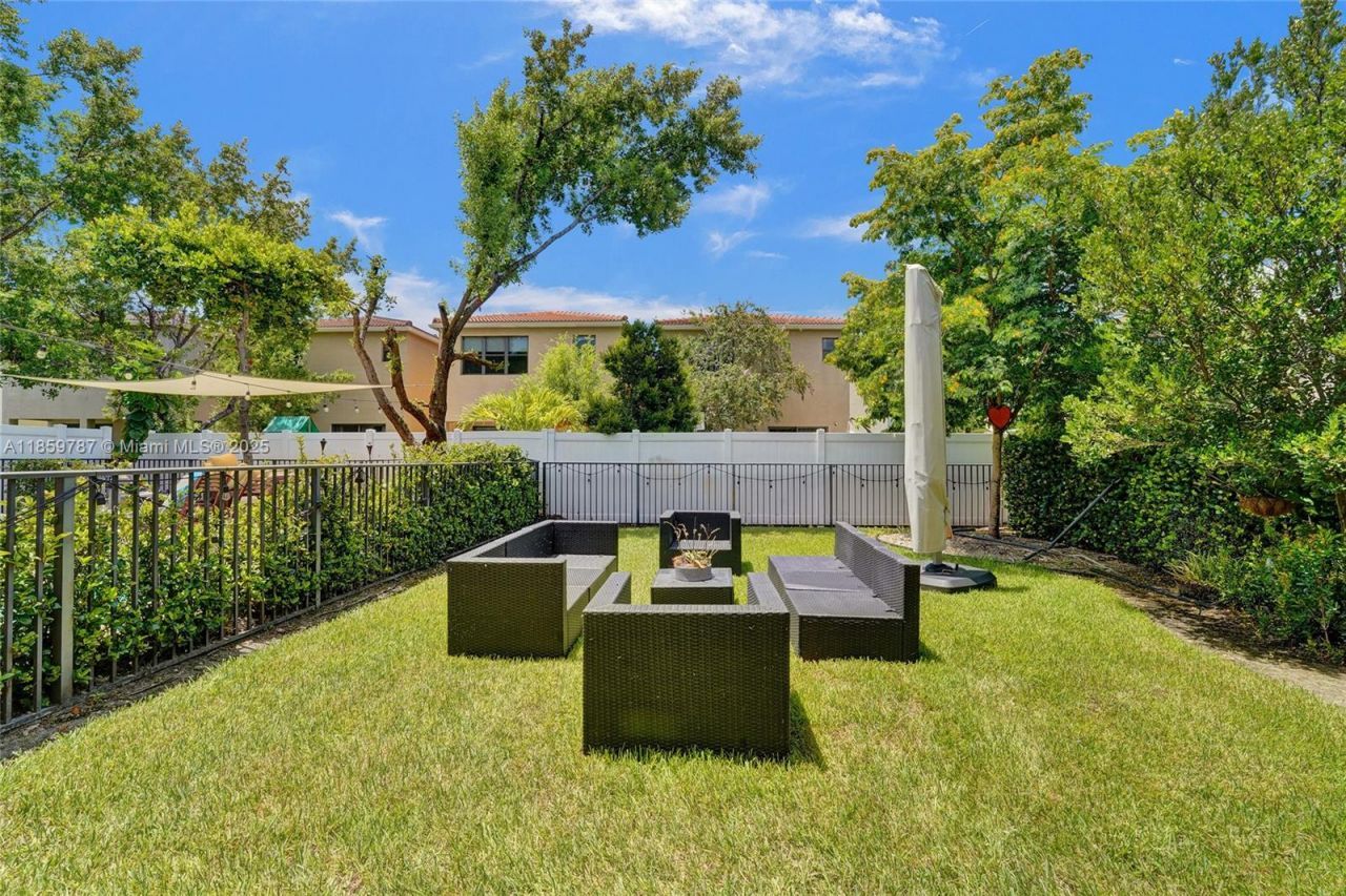 650 NE 191st Ter, Miami, FL 33179 Photo