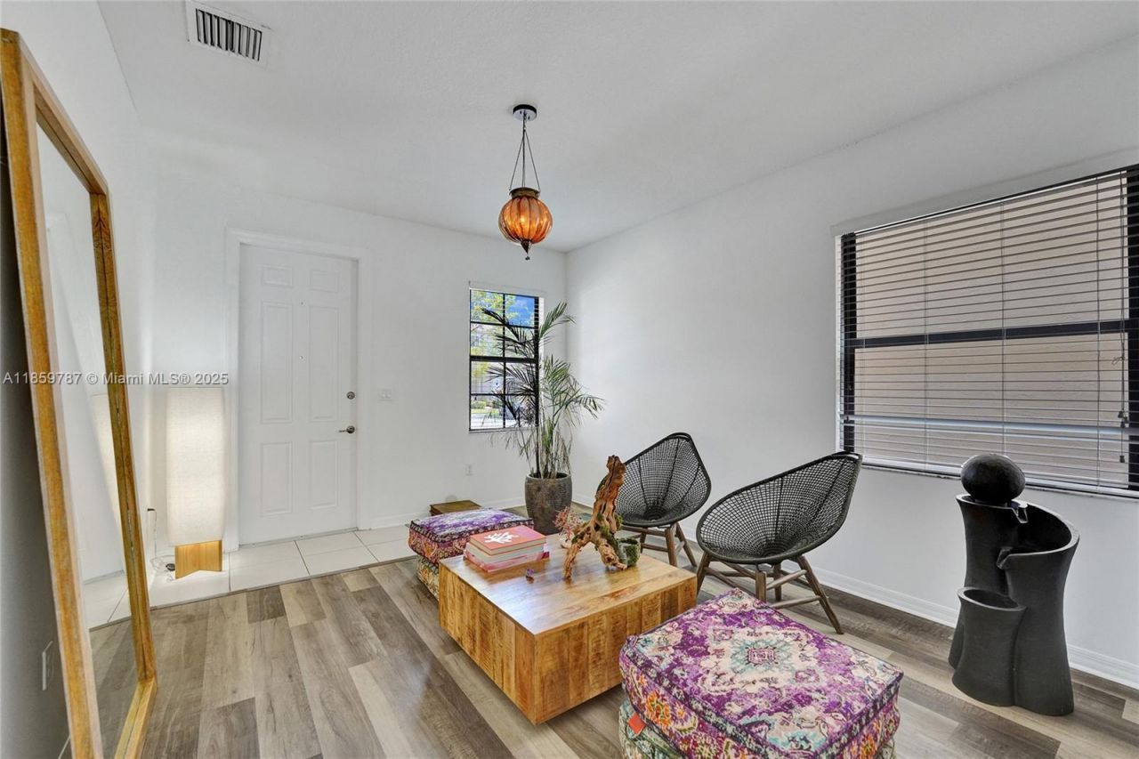 650 NE 191st Ter, Miami, FL 33179 Photo