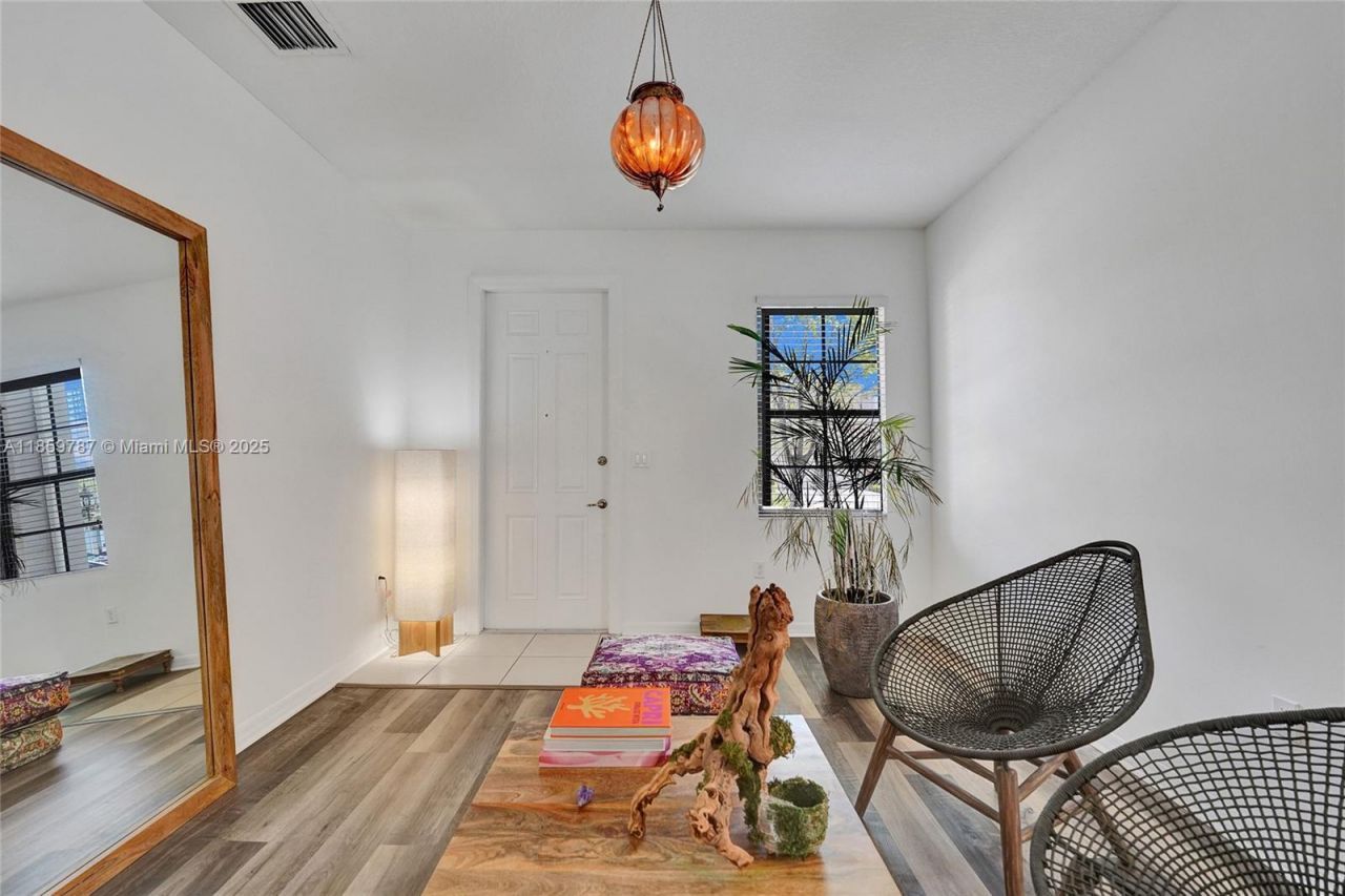 650 NE 191st Ter, Miami, FL 33179 Photo