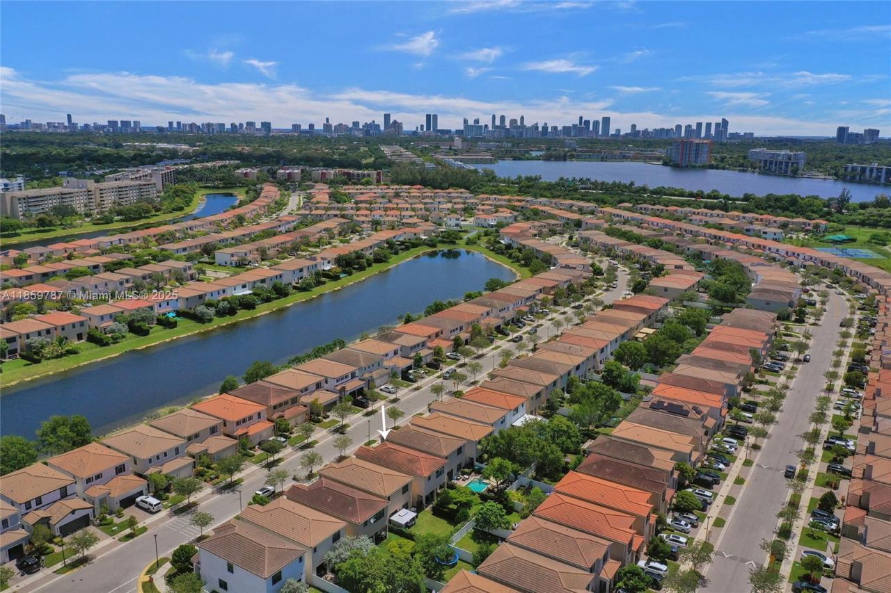 650 NE 191st Ter, Miami, FL 33179 Photo