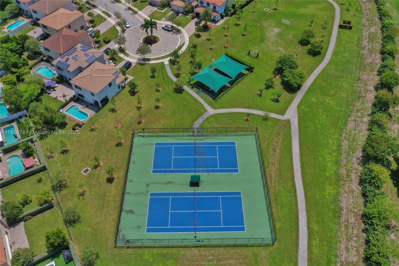 650 NE 191st Ter, Miami, FL 33179 Photo