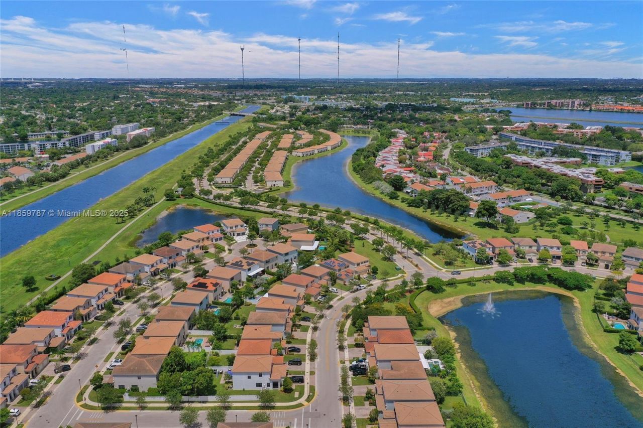 650 NE 191st Ter, Miami, FL 33179 Photo