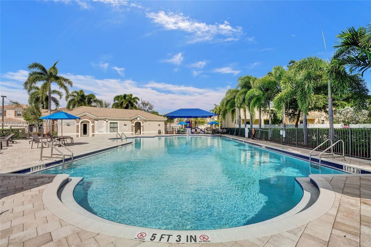 650 NE 191st Ter, Miami, FL 33179 Photo