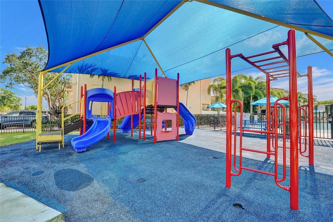 650 NE 191st Ter, Miami, FL 33179 Photo