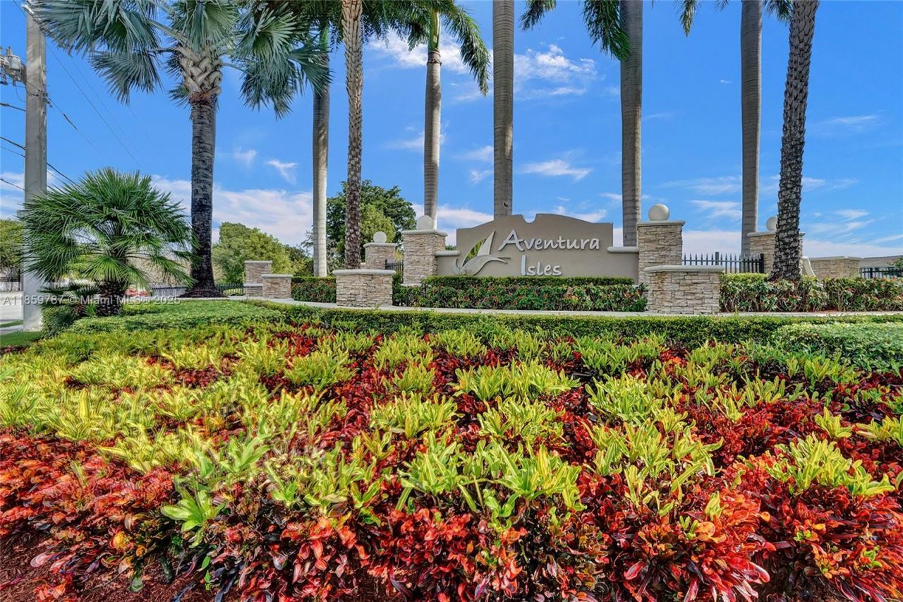 650 NE 191st Ter, Miami, FL 33179 Photo