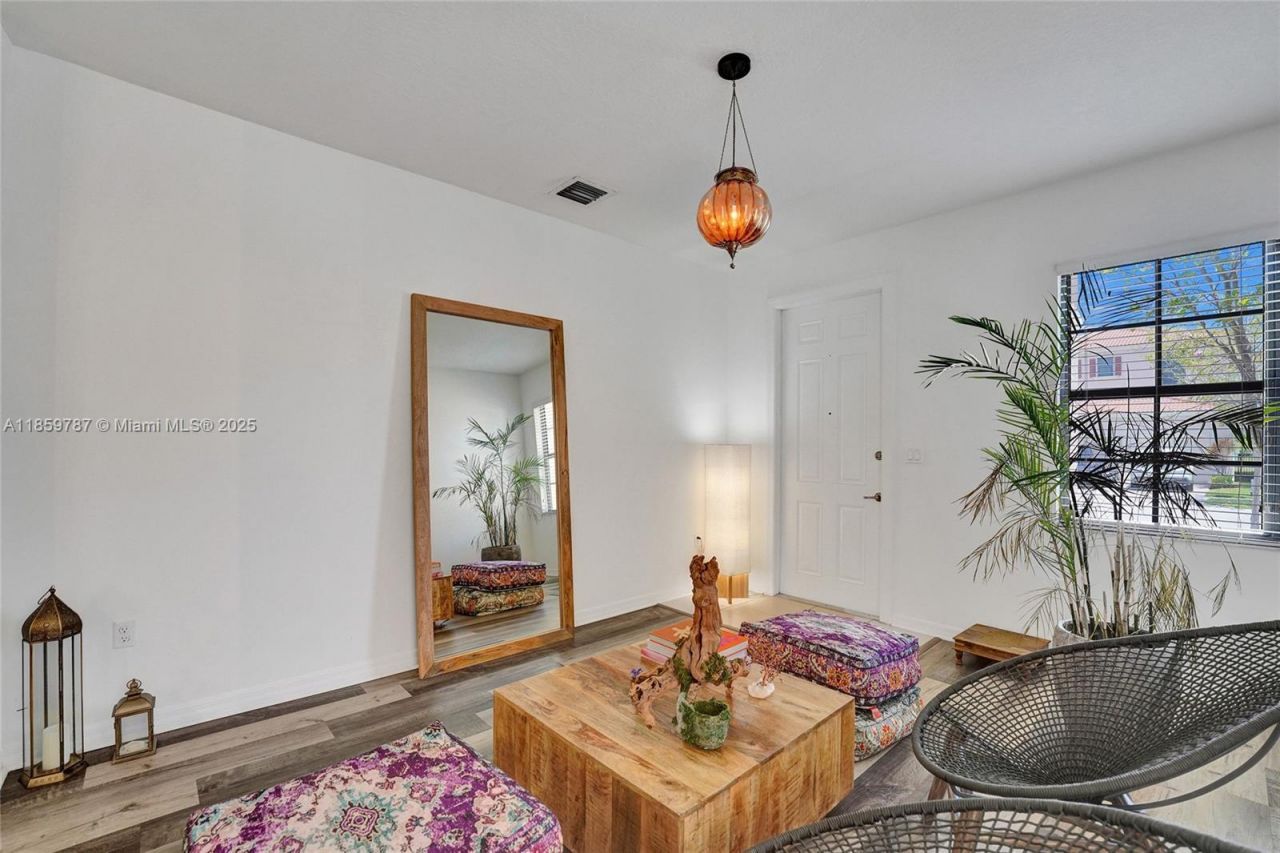 650 NE 191st Ter, Miami, FL 33179 Photo