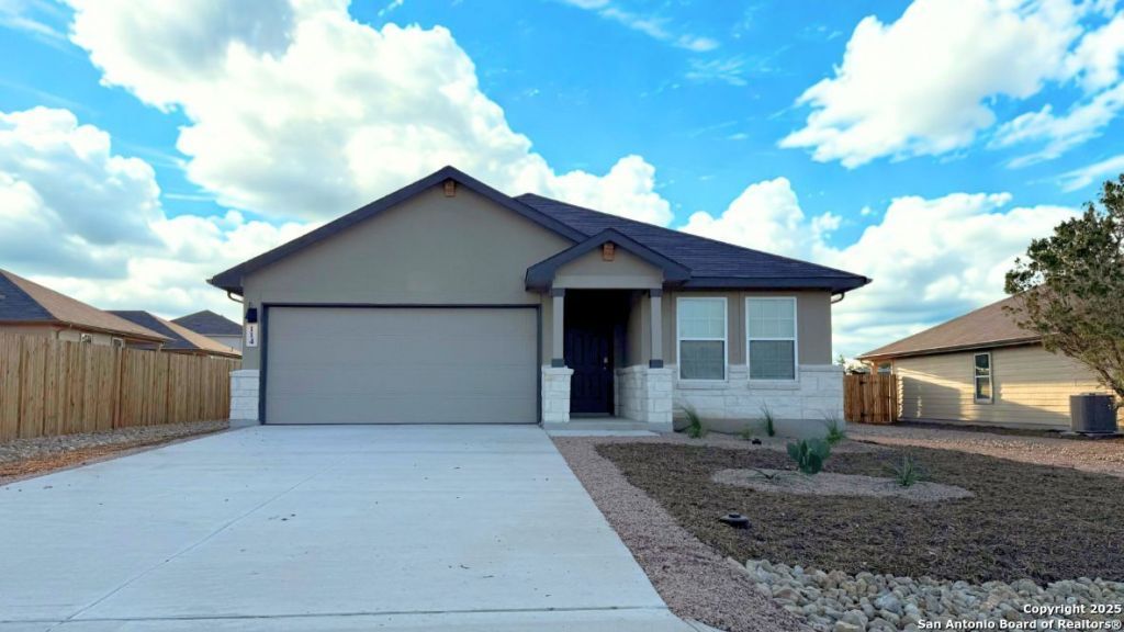 114 Lilli's Lane, Comfort, TX 78013 Main Photo