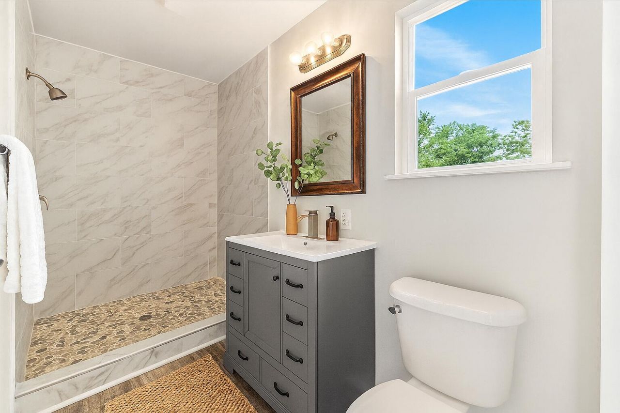 127 Macallan Court Court Photo 8